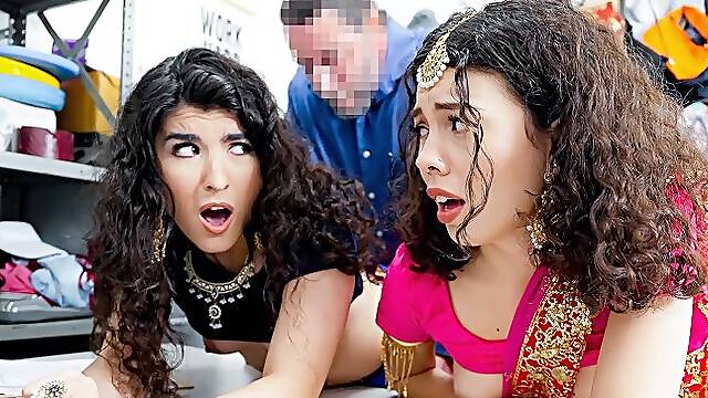 Nikki and Satine decide to cooperate with Jack