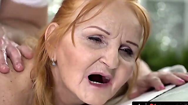 Big-Cock Pounds Big-Butt Grannys Old Pussy in Massage Facial