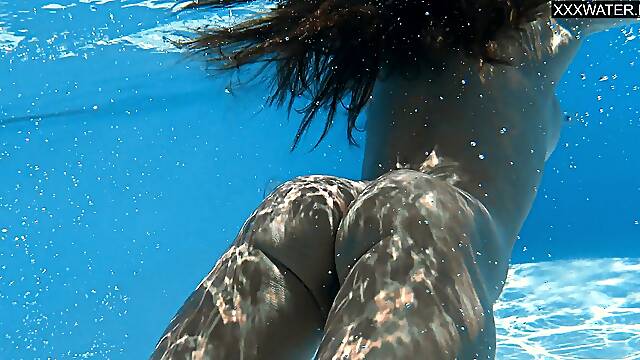 Super hot and juicy milf Heart in the pool