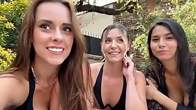 A 3 pour s occuper de sa queue