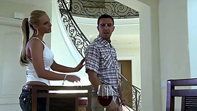 Brazzers: Bullys Mom Gets Nailed By Nerd