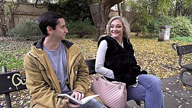 Blonde Subana Grande wearing black lingerie gets pleasured