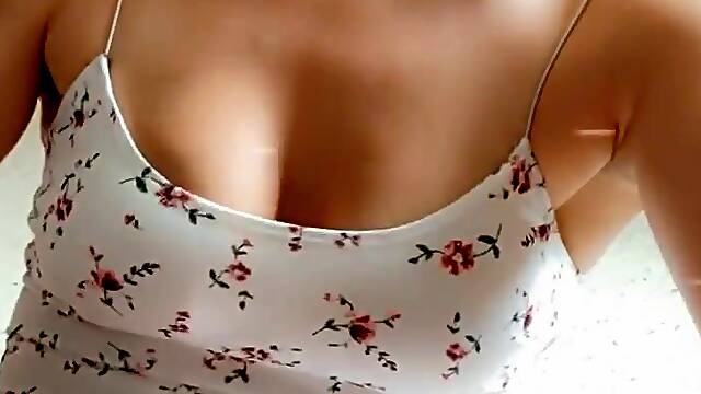 Cheating hotwife dropping her pants as this babe goes out to cheat