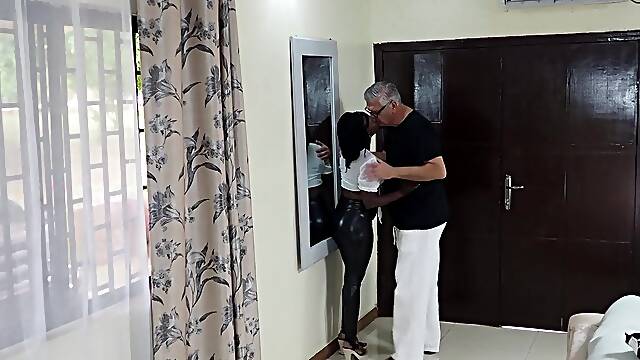 Sugardaddy surprise me and I bang him raw hope Im preggy