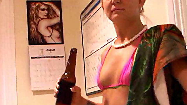 Blond bitch getting her wet pussy slammed