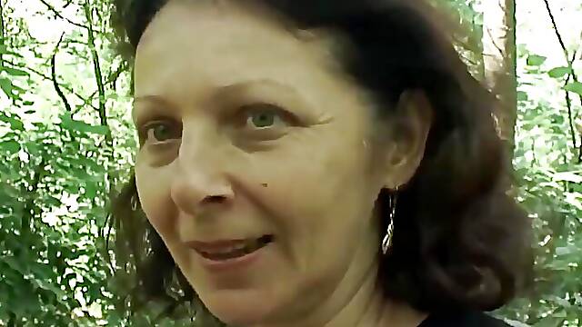 I fuck the wet hairy pussy of this sexy hot granny with