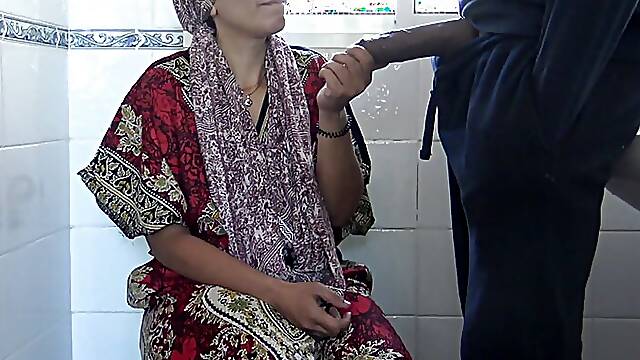 Kurdish turkish milf sucks her first big black cock during her lunch break