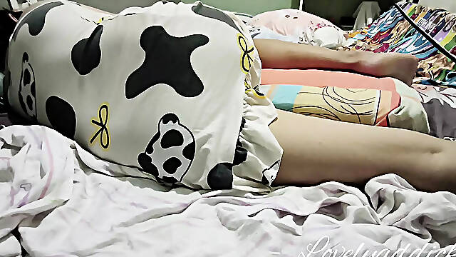 Sneaky peaky .. early morning . buso na busohan . sarap talaga . Desi student chot . Chupa chupake chodai