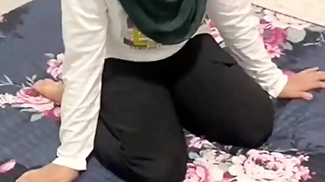 Malay Girl Performs At Hotel With Boyfriend