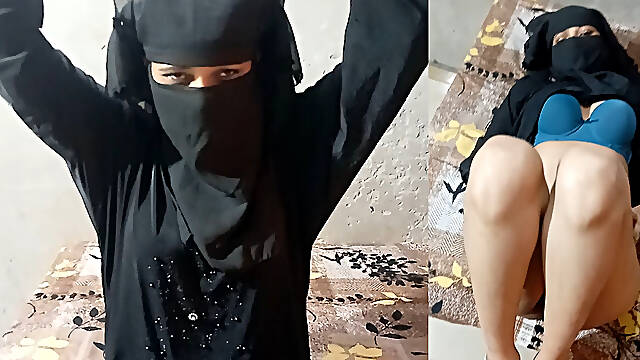 Muslim Babe was doing footjob