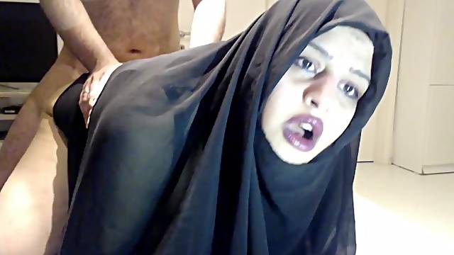 Fat muslim woman fucks at home