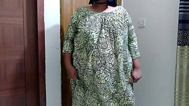 Muslim MILF Fucked by Stepson Because She Was Supper Hot & Shacking Her Huge Booty